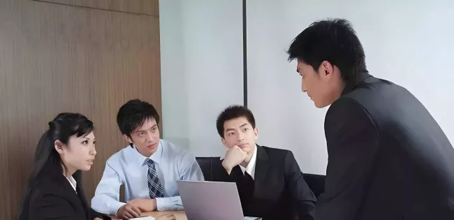 真正厉害的中层，从不当超级员工