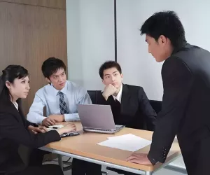 真正厉害的中层，从不当超级员工