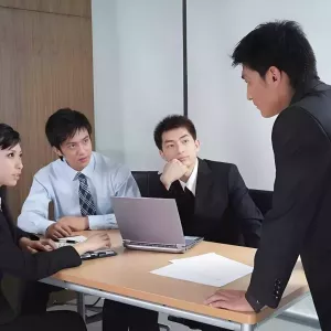 真正厉害的中层，从不当超级员工